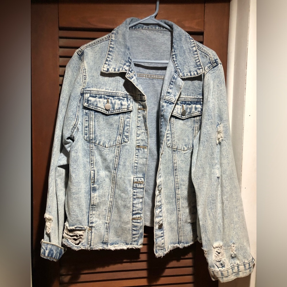 Distressed stonewashed blue jean jacket XL